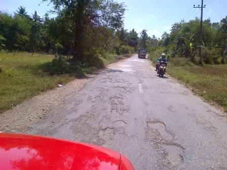 Jalan Dibiarkan Rusak Lebih 3 Tahun